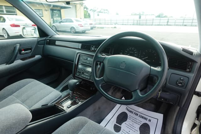 1996 Toyota Crown JDM car for sale — photo 14 of 16