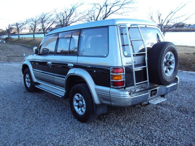1996 Mitsubishi Pajero JDM car for sale — photo 2 of 5