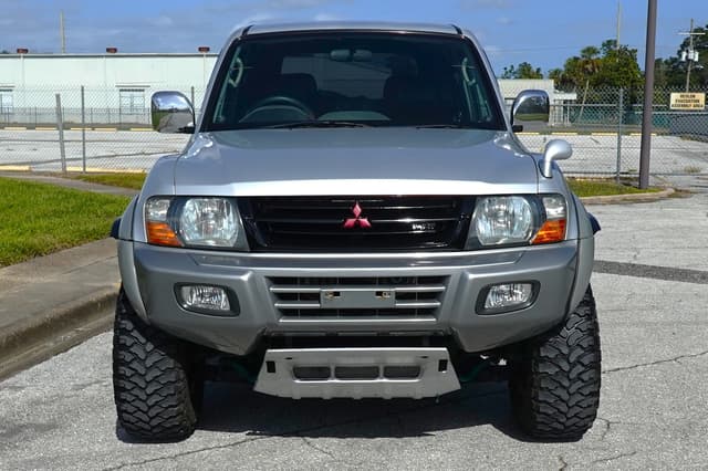 2001 Mitsubishi Pajero JDM car for sale — photo 2 of 20