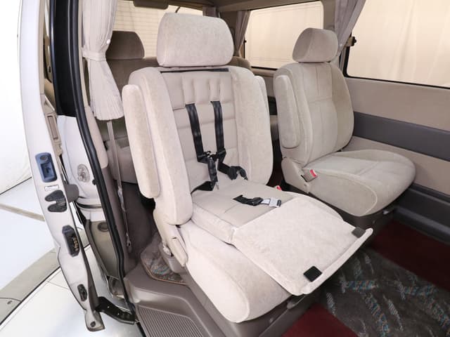 1999 Toyota Grand Hiace JDM car for sale — photo 18 of 25