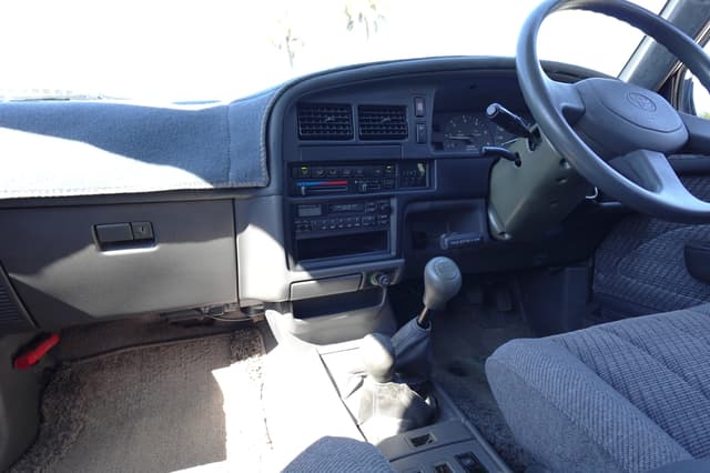 1993 Toyota Hilux Surf JDM car for sale — photo 12 of 17