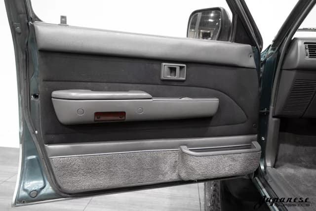 1993 Toyota Hilux Surf JDM car for sale — photo 18 of 25
