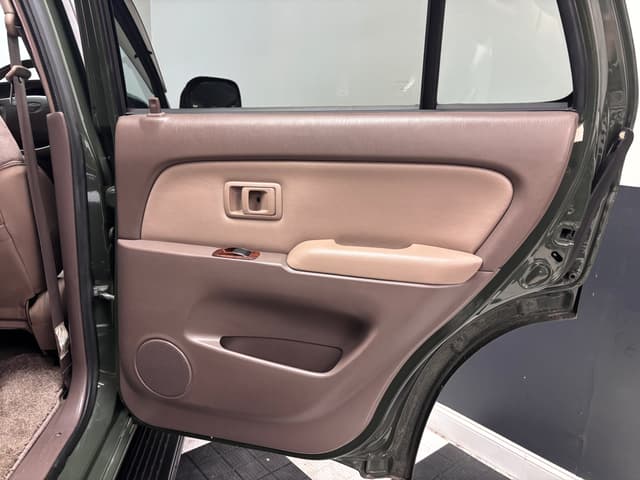 1999 Toyota Hilux Surf JDM car for sale — photo 16 of 24