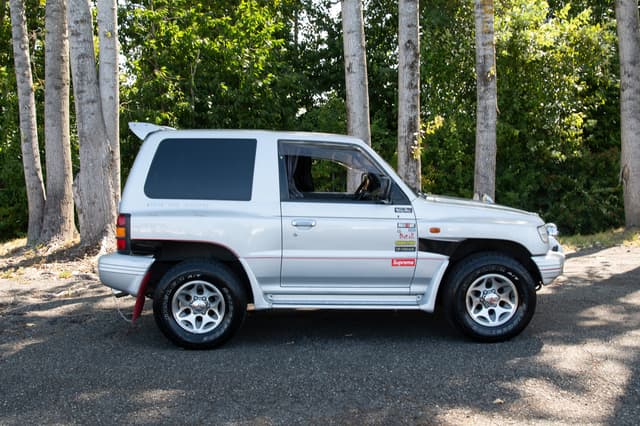 1997 Mitsubishi Pajero JDM car for sale — photo 8 of 13