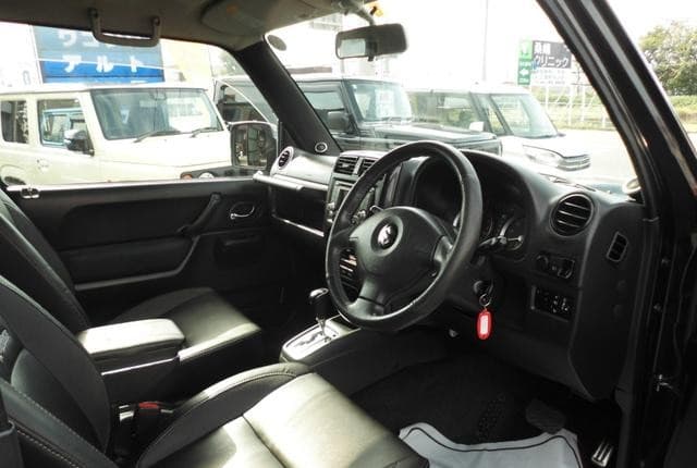 2011 Suzuki Jimny JDM car for sale — photo 3 of 25