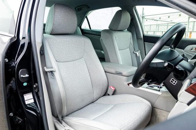 2012 Toyota Crown JDM car for sale — photo 11 of 13