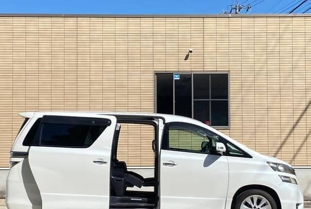 2010 Toyota Vellfire JDM car for sale — photo 4 of 10