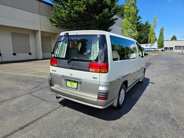 1998 Nissan Elgrand JDM car for sale — photo 3 of 17