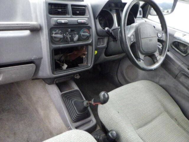 1996 Mitsubishi Pajero JDM car for sale — photo 3 of 8