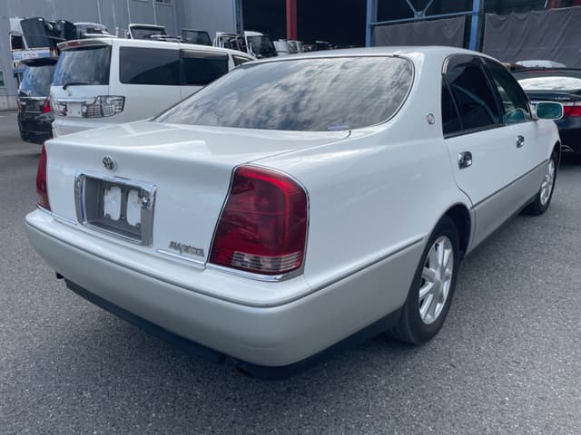 2002 Toyota Crown JDM car for sale — photo 2 of 5
