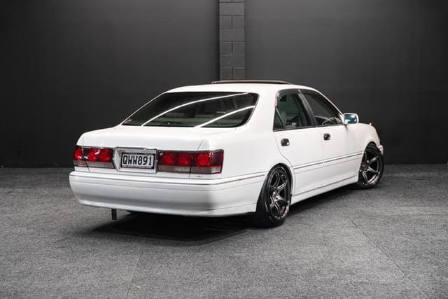 2000 Toyota Crown JDM car for sale — photo 9 of 18