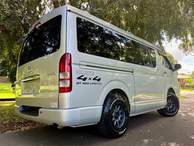 2007 Toyota HiAce JDM car for sale — photo 5 of 23