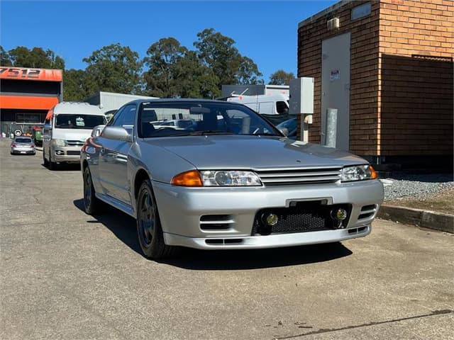 1992 Nissan Skyline JDM car for sale — photo 3 of 21