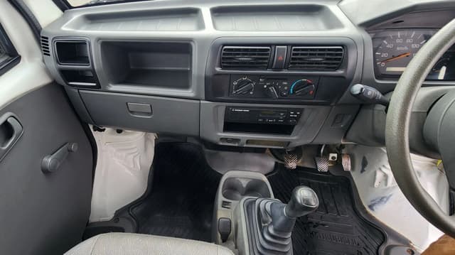 2001 Mitsubishi Minicab JDM car for sale — photo 12 of 21