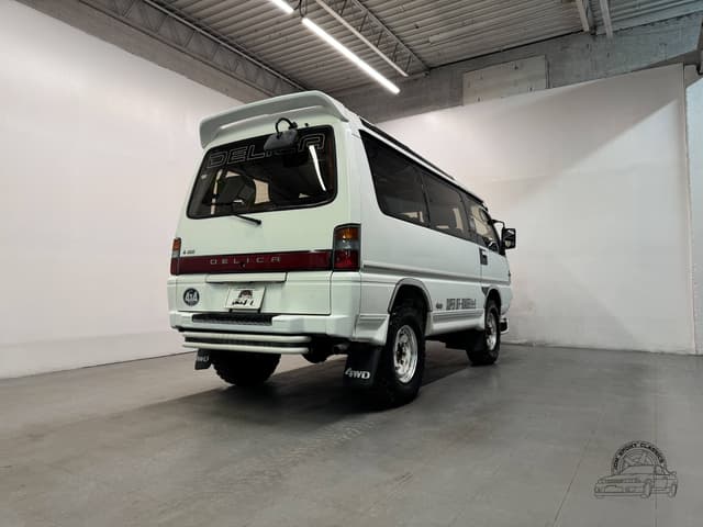 1991 Mitsubishi Delica JDM car for sale — photo 14 of 25