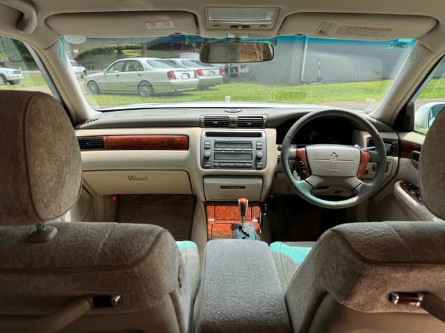 1999 Toyota Crown JDM car for sale — photo 20 of 25