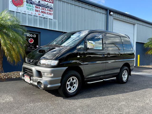 2000 Mitsubishi Delica JDM car for sale — photo 4 of 25