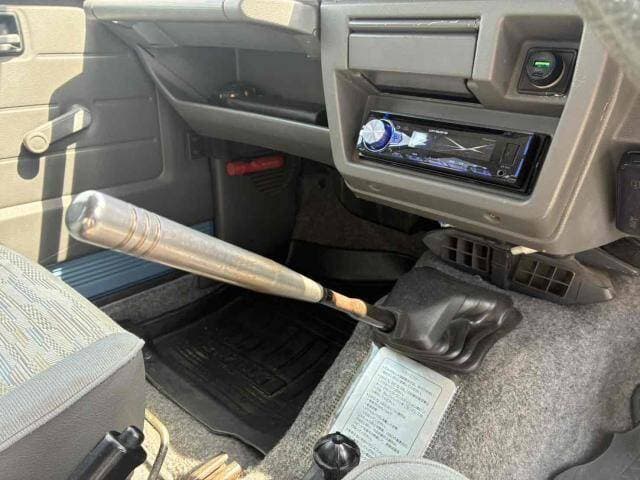 1998 Suzuki Jimny JDM car for sale — photo 14 of 19