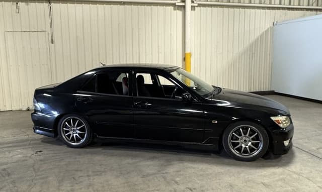 1998 Toyota Altezza JDM car for sale — photo 2 of 25