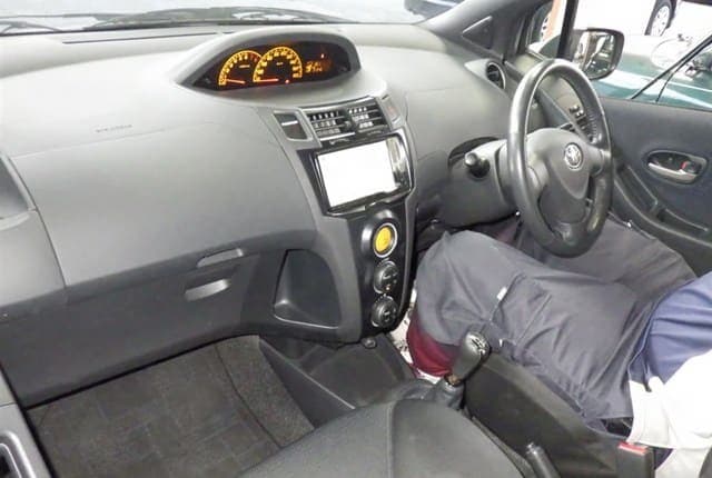 2007 Toyota Vitz JDM car for sale — photo 3 of 6