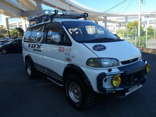 1996 Mitsubishi Delica JDM car for sale — photo 10 of 13