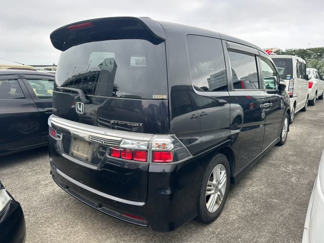 2009 Honda Stepwagon JDM car for sale — photo 2 of 7