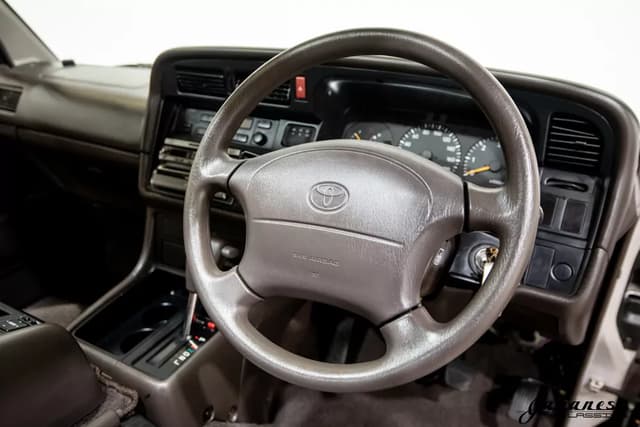1996 Toyota HiAce JDM car for sale — photo 13 of 25