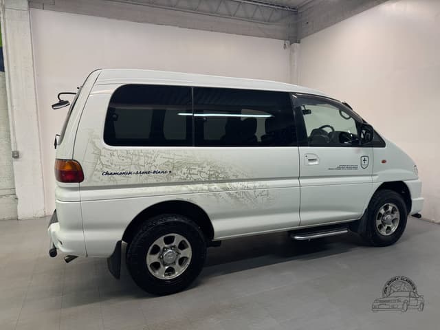 2000 Mitsubishi Delica JDM car for sale — photo 20 of 25