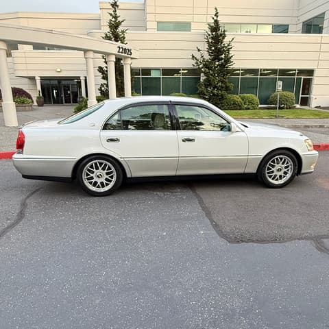 2001 Toyota Crown JDM car for sale — photo 9 of 17
