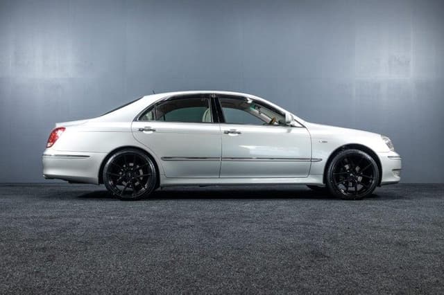2005 Toyota Majesta JDM car for sale — photo 10 of 19