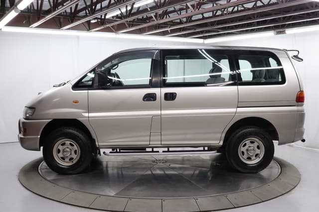 2000 Mitsubishi Delica JDM car for sale — photo 4 of 25