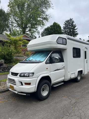 1997 Mitsubishi Delica JDM car for sale — photo 2 of 23
