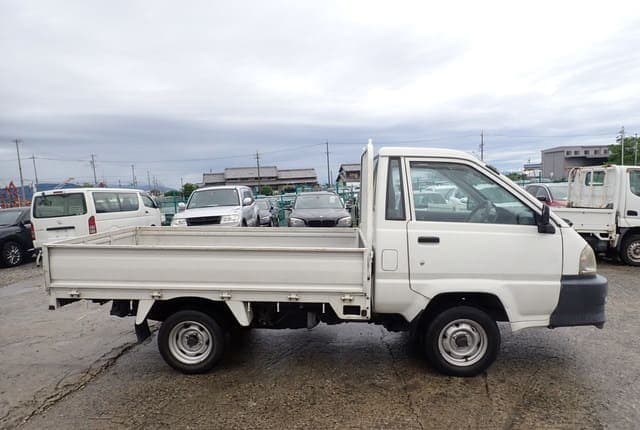2002 Toyota Townace JDM car for sale — photo 6 of 25