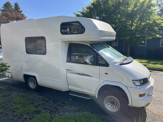 1997 Mitsubishi Delica JDM car for sale — photo 17 of 23