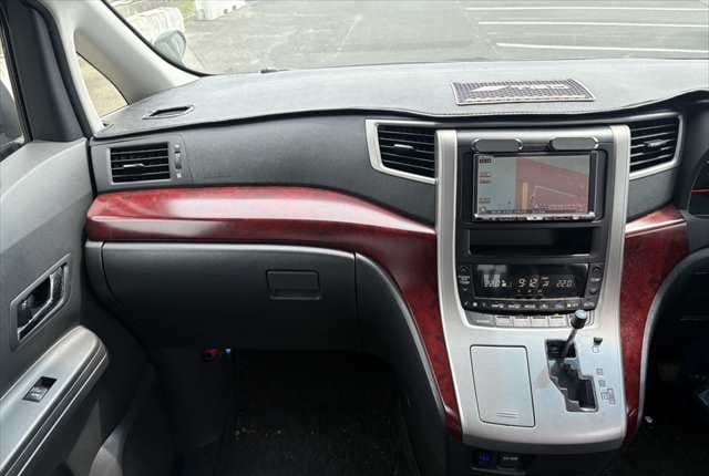 2008 Toyota Vellfire JDM car for sale — photo 10 of 25