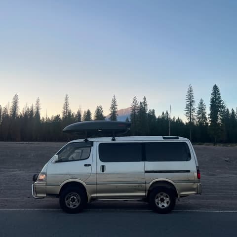 1994 Toyota HiAce JDM car for sale — photo 2 of 9