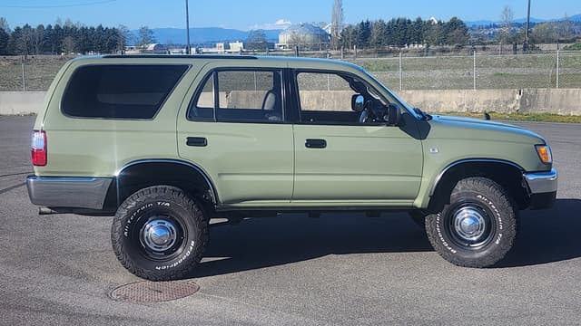 1994 Toyota Hilux Surf JDM car for sale — photo 8 of 16