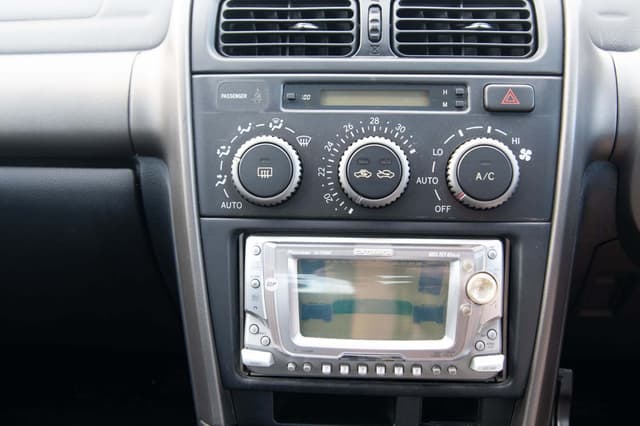 2001 Toyota Altezza JDM car for sale — photo 11 of 17