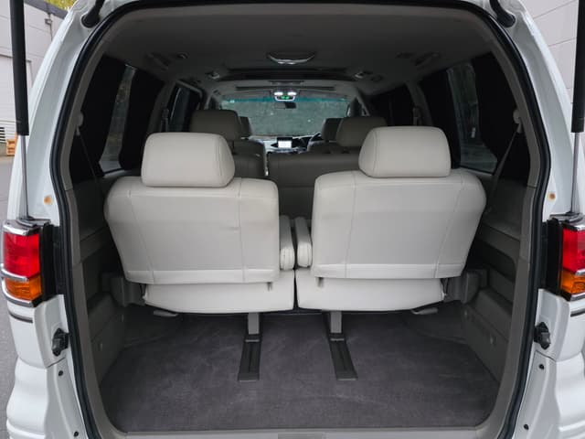 2000 Nissan Elgrand JDM car for sale — photo 17 of 25