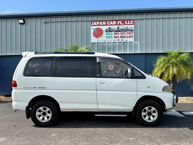 1995 Mitsubishi Delica JDM car for sale — photo 4 of 21