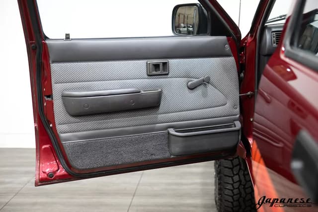 1990 Toyota Hilux JDM car for sale — photo 18 of 25