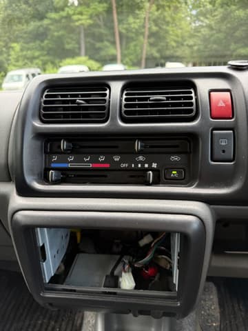 2000 Suzuki Jimny JDM car for sale — photo 14 of 16