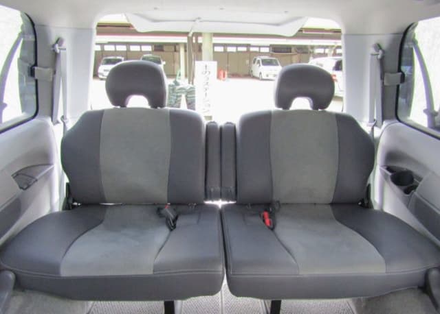2004 Mitsubishi Delica JDM car for sale — photo 8 of 12