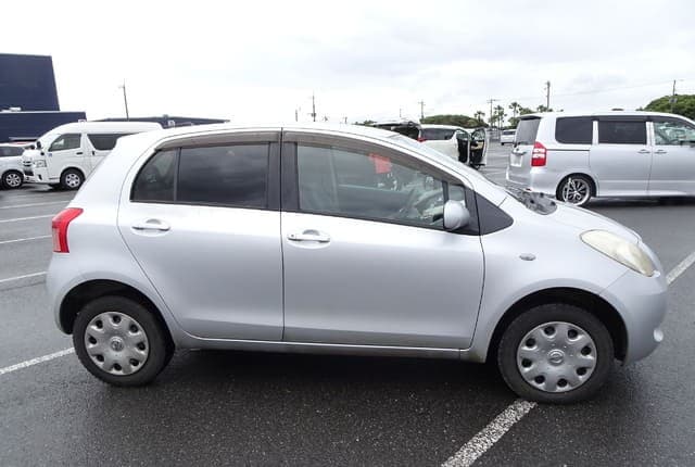 2005 Toyota Vitz JDM car for sale — photo 6 of 25