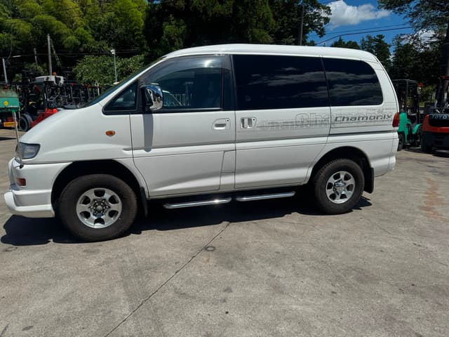 2000 Mitsubishi Delica JDM car for sale — photo 4 of 14