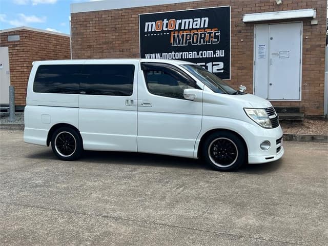 2010 Nissan Elgrand JDM car for sale — photo 9 of 14
