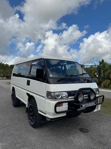 1994 Mitsubishi Delica JDM car for sale — photo 3 of 25
