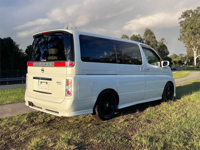 2005 Nissan Elgrand JDM car for sale — photo 6 of 16