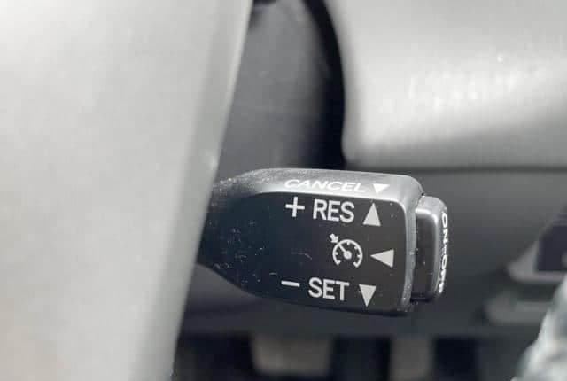 2011 Toyota Prius JDM car for sale — photo 19 of 25