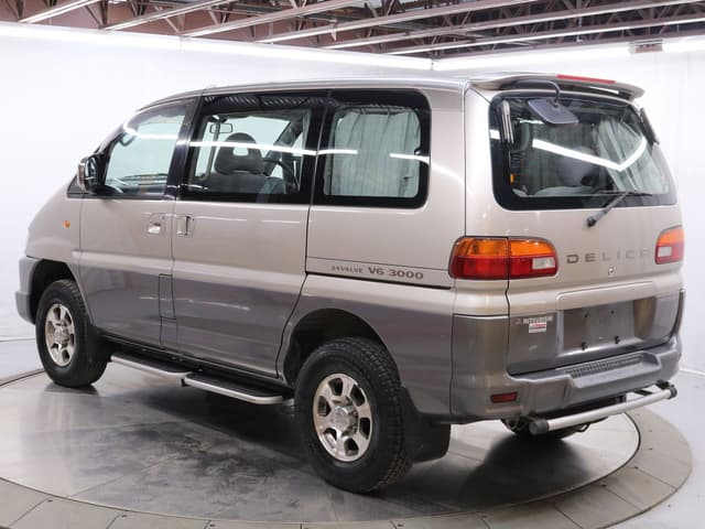 1997 Mitsubishi Delica JDM car for sale — photo 5 of 25
